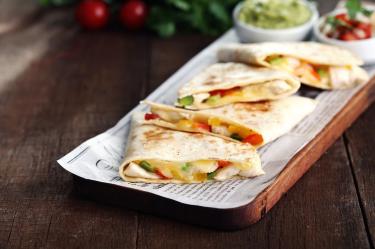 Sincronizadas de pollo con verduras: receta fácil y rápida