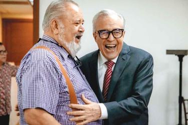 Reasume la gubernatura pese a rechazos y protestas