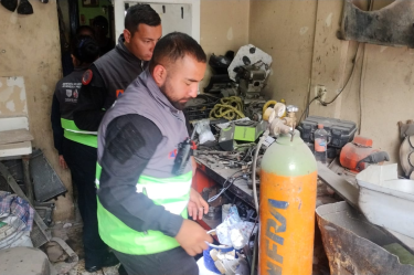 Un hombre resultó con quemaduras al soldar un tanque de gasolina en un taller de radiadores de Cuautepec, GAM; autoridades emitieron recomendaciones de seguridad.