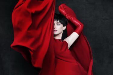 Anne Hathaway lució un corte de cabello como el que tenía en 2012.