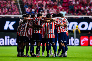 Jugadores de Chivas reunidos