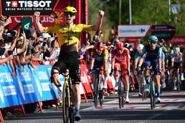 El británico Matthew Brennan se impuso en el esprint final de la etapa de 214.3 km entre Monaco y Manosque.