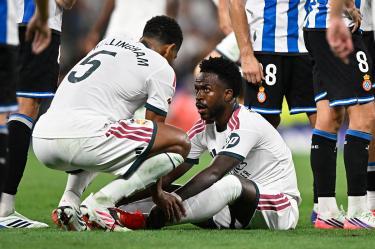 Mourinho pide a los árbitros proteger a Vinícius Jr