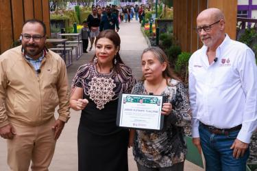 Cabe señalar que el mantenimiento se realiza mediante cuadrillas urbanas y captación de agua pluvia