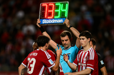 El Olympiacos destacó el debut de Armando González