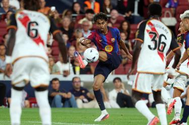 Lamine Yamal lució el lunes con un doblete de gran calidad durante la victoria del FC Barcelona en casa 5-2 sobre el Rayo Vallecano.