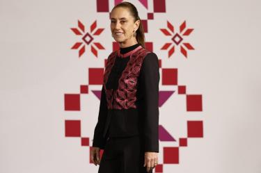Advirtió que su gobierno mantiene coordinación y defiende la soberanía de México.