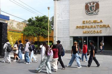 La jefa de Estado planteó identificar las zonas con mayor demanda de ingreso a la UNAM para abrir nuevas instituciones, especialmente en regiones del Estado de México.