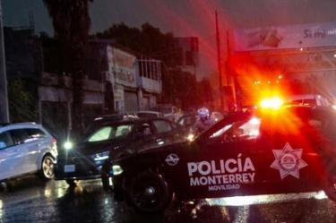 Durante su huida, los ahora detenidos realizaron detonaciones contra los elementos ministeriales, quienes repelieron la agresión.