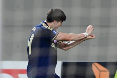 Amando "La Hormiga" González festejó con un Kame Hame Ha su primer gol con el Olympiacos