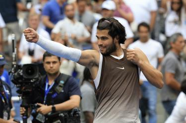 Carlos Alcaraz celebra su boleto a los Octavos de Final del US Open 2026, donde enfrentará a Tommy Paul.