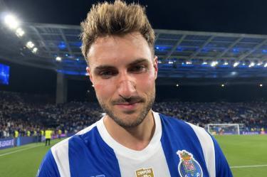 Santiago Giménez se mostró contento por su debut con el Porto