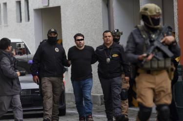 TOLUCA, ESTADO DE MÉXICO, 04SEPTIEMBRE2026.- Diego Sebastián “N” y Gerardo “N”, presuntos implicados en el multihomicidio de Atizapán, donde perdieron la vida Jonathan Meléndez, tecladista de Camilo Séptimo, su esposa embarazada, su pequeña hija de 3 años, una joven trabajadora y su mascota, fueron trasladados del Complejo Central de la Fiscalía General de Justicia del Estado de México (FGJEM) al Centro de Reinserción Social de Barrientos en Tlalnepantla. FOTO: CRISANTA ESPINOSA AGUILAR/CUARTOSCURO.COM