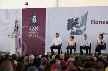 La mandataria federal enumeró las obras de infraestructura clave para la conectividad y el bienestar en la entidad, entre las que sobresale un avance del 70 por ciento en la modernización de la autopista Armería-Manzanillo y un 40 por ciento en el proyecto Agua para Colima.