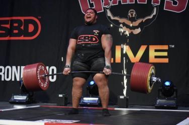 Raúl 'Tyzon' Flores levantó 511 kilogramos en peso muerto