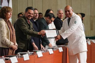Cada año, el Instituto Mexicano del Seguro Social contrata a más del 85 % de los residentes que egresan de sus unidades médicas.