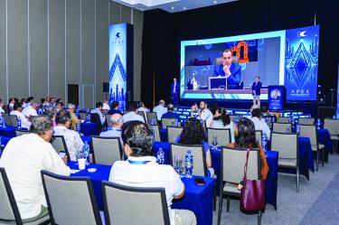 Olegario Vázquez Aldir, presidente de Grupo Vazol, en diálogo interactivo con médicos y especialistas del sector farmacéutico.