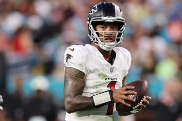 Tua Tagovailoa se impuso en el duelo por el puesto de titular con el Atlanta Falcons para este inicio de temporada en la NFL.