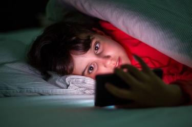 Pantallas en niños y adolescentes: los riesgos cambian según la edad