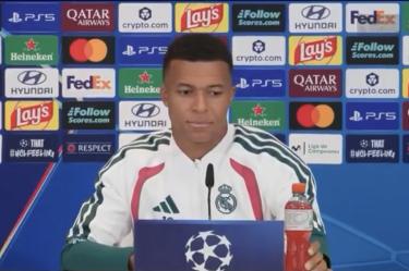 Kylian Mbappé retiró una botella de bebida energética y la reemplazó por agua