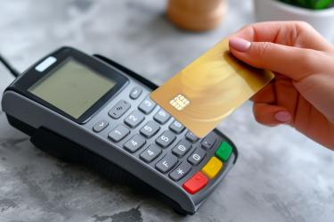 Banqueros alientan a adoptar cobros digitales para reducir costos a comercios