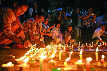 A las cifras publicadas por el gobierno nepalí se suman al menos 43 muertos y 550 desaparecidos en territorio chino.