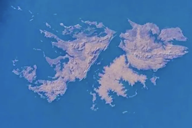 Las islas Malvinas son un archipiélago remoto del Atlántico Sur con un terreno escabroso y costas bordeadas de riscos.