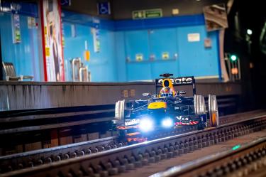 Patrick Friesacher fue el encargado de conducir el F1 en el metro de Madrid