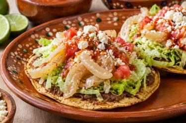 Deliciosas tostadas de cueritos estilo Jalisco