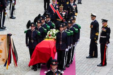 Miles de personas y representantes de distintas casas reales se reunieron en Oslo para dar el último adiós a Harald V