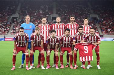 Armando "La Hormiga" González se despachó con dos goles y una asistencia en el partido entre Olympiacos y Volos en la Copa de Grecia