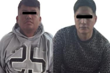 Bryan Alberto “N” y Ederli Gabriel “N”, detenidos en un hotel de la CDMX tras una persecución interestatal en la que se les aseguró joyería, un marro y la motocicleta en la que huían.
