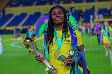 Clara Luvanga celebrando título con el Al-Nassr