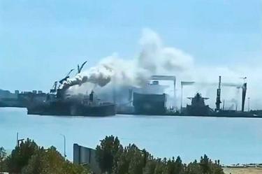 Incendio en buque de carga chino que ha dejado 20 muertos.