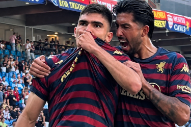 Johan Vásquez anotó para el Genoa, pero se fue expulsado