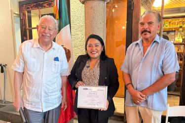 Evelyn Sánchez, diputada local, participa en una reunión con integrantes de la Agrupación Política de Baja California y presenta propuestas sobre pueblos indígenas.