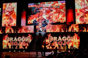 Dragón Rojo Jr tiene 25 años como luchador profesional. Debutó en la Arena Coliseo