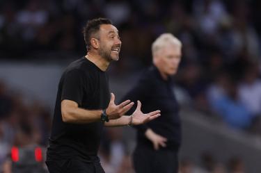 De Zerbi no encuentra el rumbo con el Tottenham.