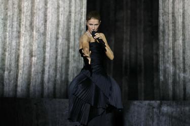 Céline Dion cautivó con su regreso en París.