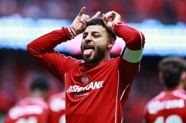 Alexis Vega anotó el primer gol de Toluca en la goleada sobre Atlas, partido que fue suspendido momentáneamente por tormenta eléctrica.