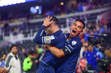 Erik Lira anota su primer gol con Cruz Azul luego de ver frustrado su pase al Mónaco de Francia.