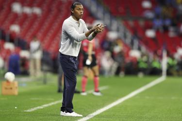 Joel Huiqui debutó ante América y sumó su primer victoria cono técnico de Cruz Azul ante las Águilas.