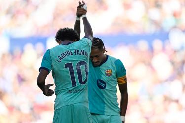 Barcelona gana y golea al Levante y se mantiene como líder en España