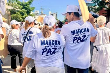La manifestación pacífica se da a dos años del inicio de una ola de violencia que ha dejado una estela de homicidios, desapariciones e inseguridad en Sinaloa.