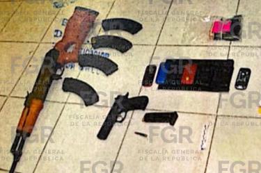 Cartuchos y portación de armas de fuego aseguradas a “El Flaco”