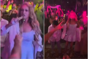 Paulina Rubio baila y canta durante una boda