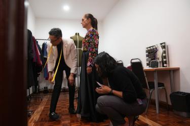 Además la jefa de Estado mencionó que aprovecha bordados de huipiles y textiles que recibe como regalos durante sus giras por México.