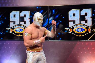 Místico rapó a Averno en la batalla estelar del 93 Aniversario del CMLL