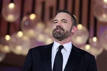 Ben Affleck durante una aparición pública tras hablar sobre la muerte de sus padres y los recuerdos de su infancia.