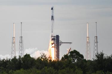 La cápsula Dragon "Grace" de SpaceX trasladó a los cuatro tripulantes desde Cabo Cañaveral, Florida.